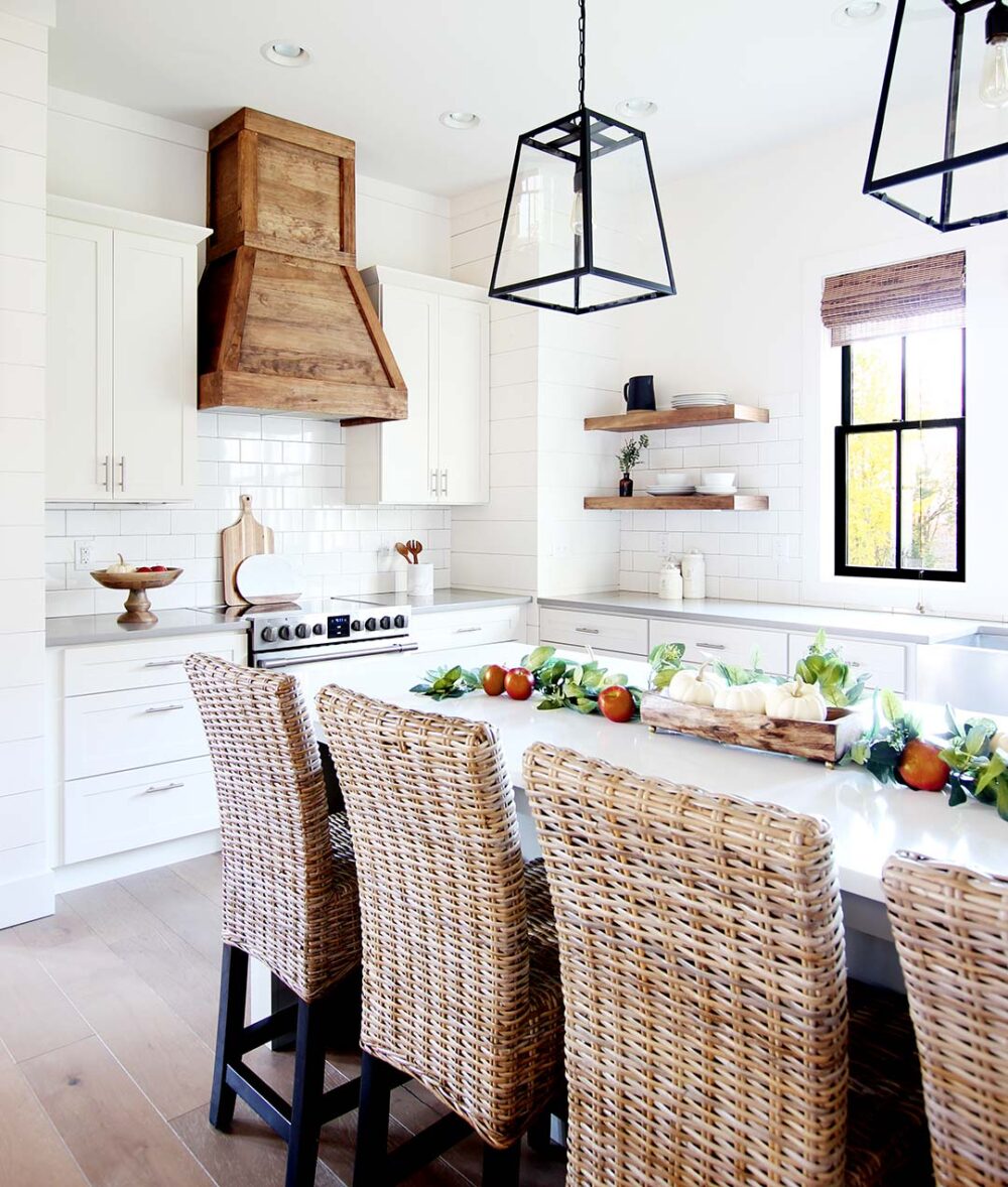 6 Tips to Make Hosting Thanksgiving Dinner Easier - Plank and Pillow