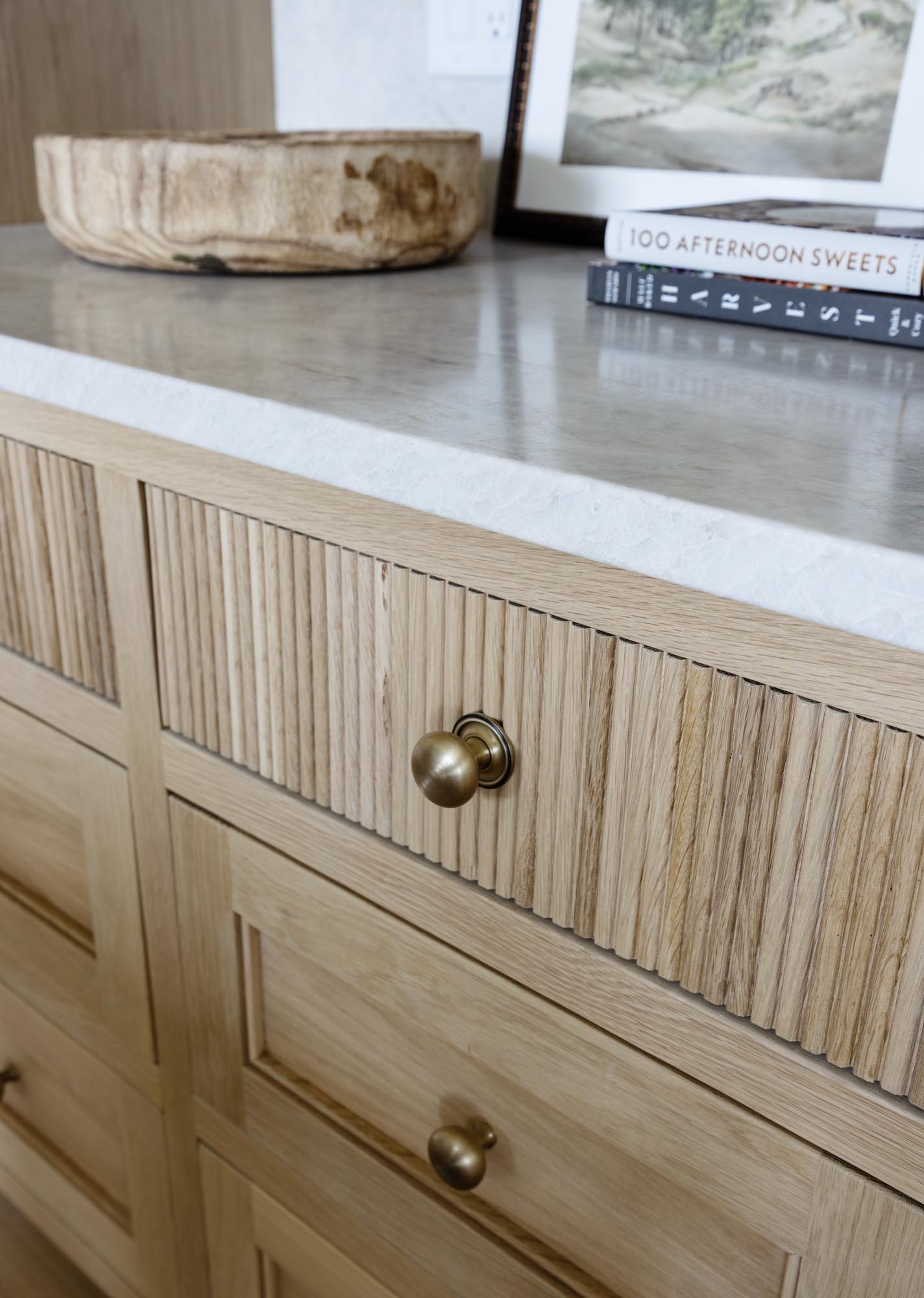 Close-up of white oak reeded drawer with Grandeur Fifth Avenue Vintage Brass knob and Georgetown rosette